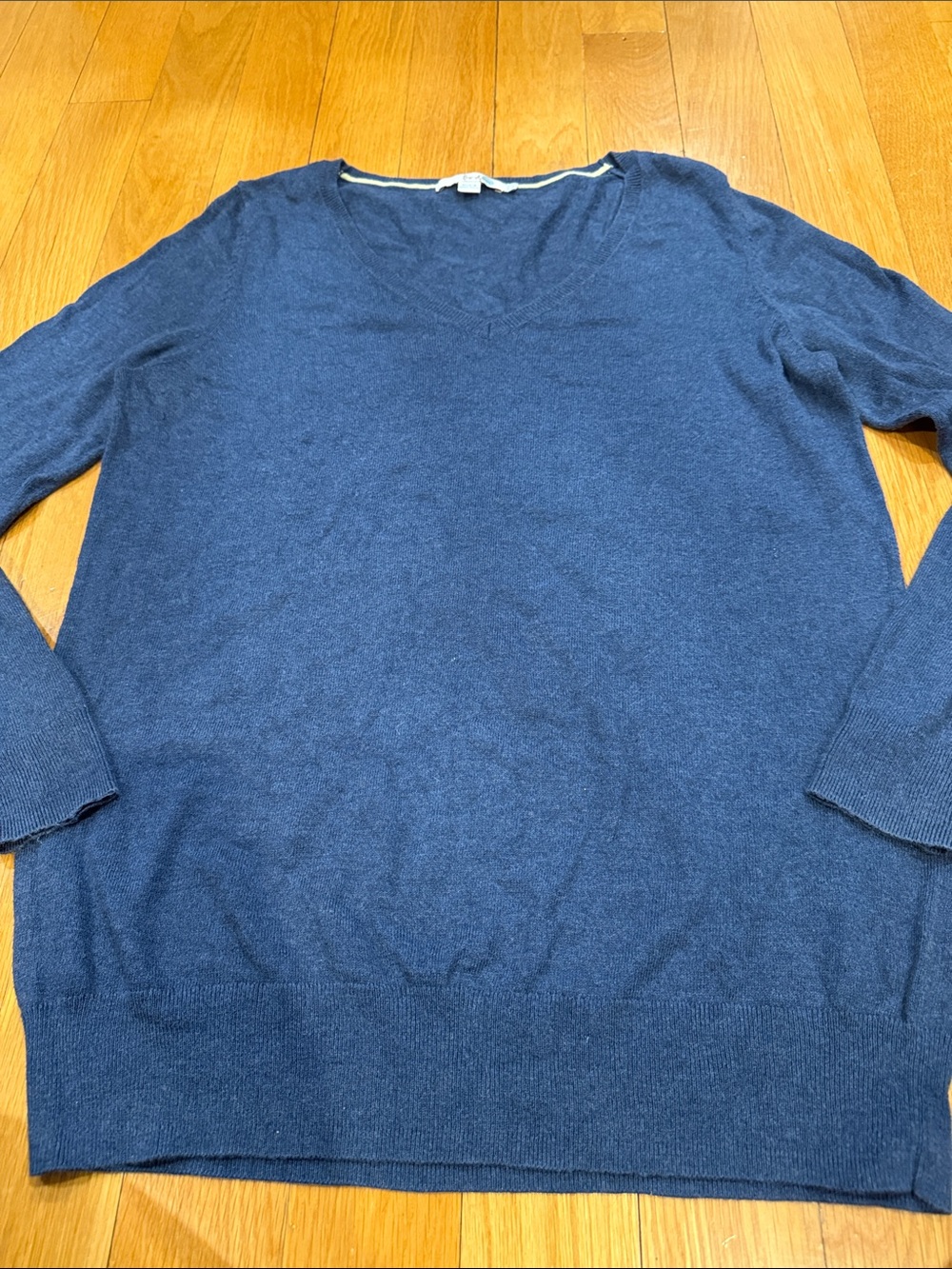 Boden womens vneck  light weight sweater size 6 .